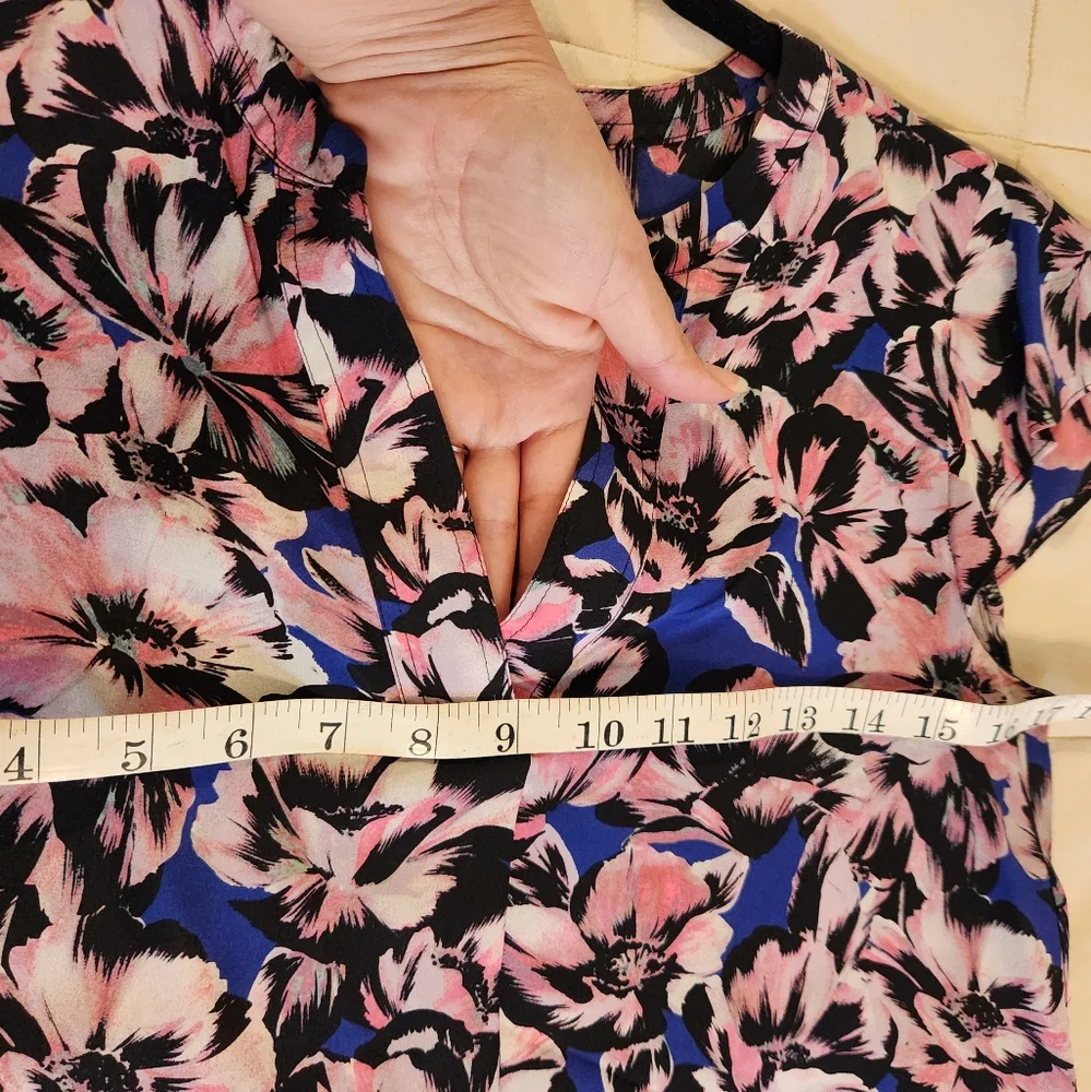 J. Crew Women's Blouse, 100% Silk, Pink & Blue Floral Cap Sleeve V-neck Sz 0 EUC